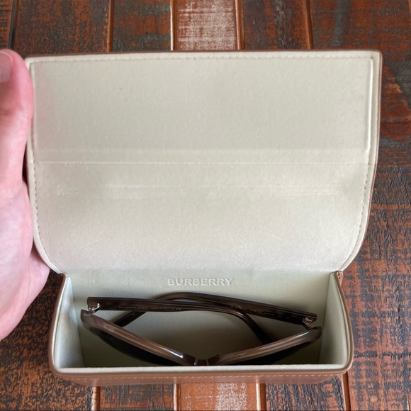 Burberry Sunglasses - Picture 10 of 10